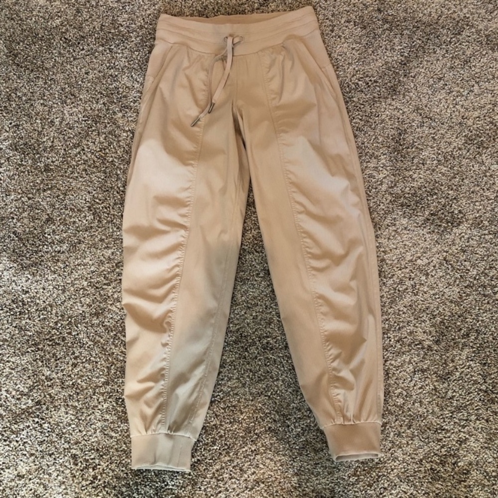 LULULEMON DANCE STUDIO JOGGERS🤎